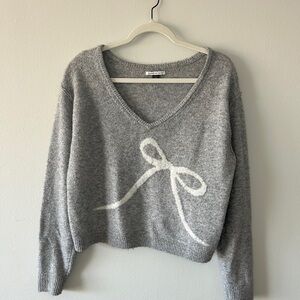 American Eagle Gray V-Neck Sweater with White Bow
